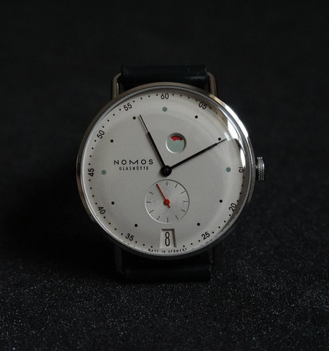 Nomos metro date - metro,